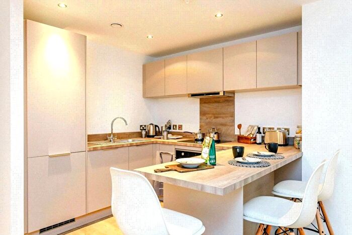 2 Bedroom Flat To Rent In Exchange Square, The Priory Queensway, Birmingham, West Midlands, B4