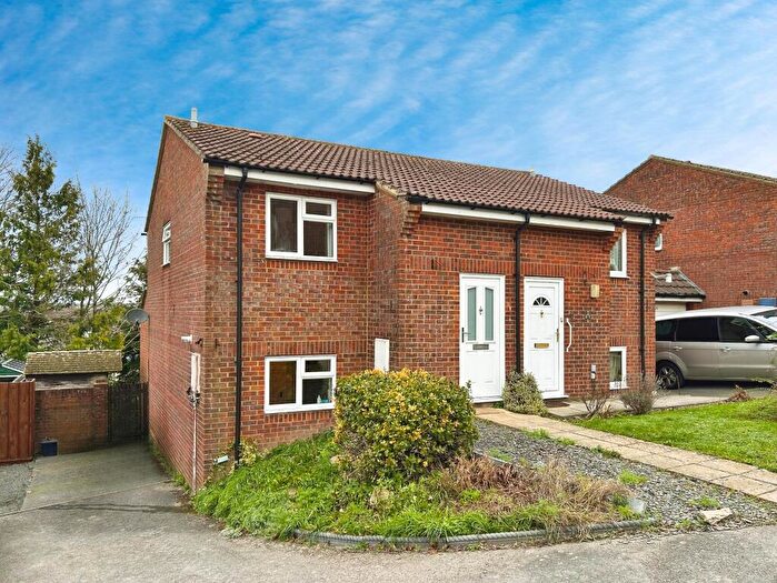 3 Bedroom Semi Detached House For Sale In Lawrence Close, Amesbury, SP4