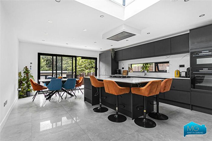 4 Bedroom Semi-Detached House To Rent In Whitehouse Way, Southgate, London, N14