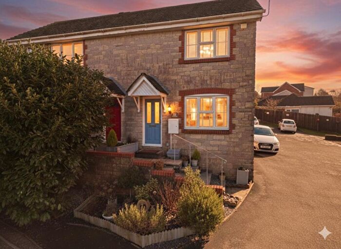 3 Bedroom Semi Detached House For Sale In Heol Waun Wen, Llangyfelach, Swansea, SA6