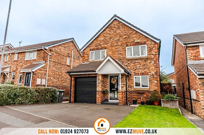 3 Bedroom Detached House For Sale In Greenfields, Heckmondwike, WF16