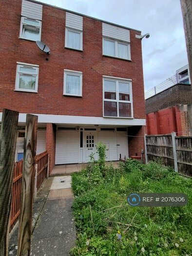 4 Bedroom End Of Terrace House To Rent In Leatherhead Close, London, N16