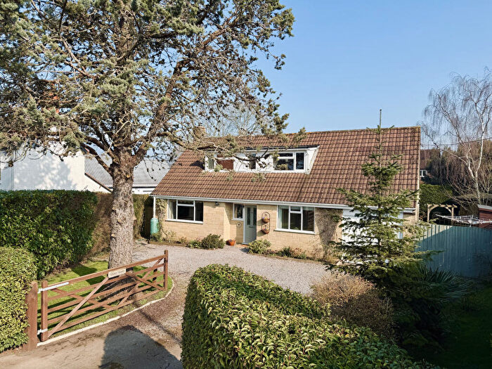 3 Bedroom Detached House For Sale In Shaftesbury Road, Gillingham, SP8