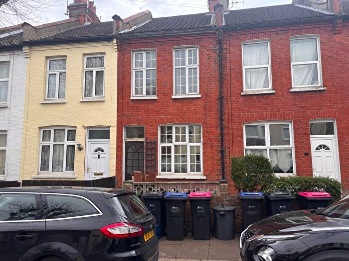 2 Bedroom Terraced House To Rent In Avebury Road, Westcliff-on-Sea, SS0