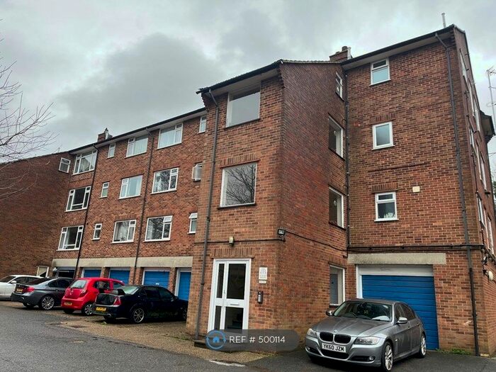 2 Bedroom Flat To Rent In Plantation Road, Amersham, HP6