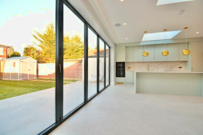 4 Bedroom Bungalow To Rent In Ashdale Grove, Stanmore, HA7