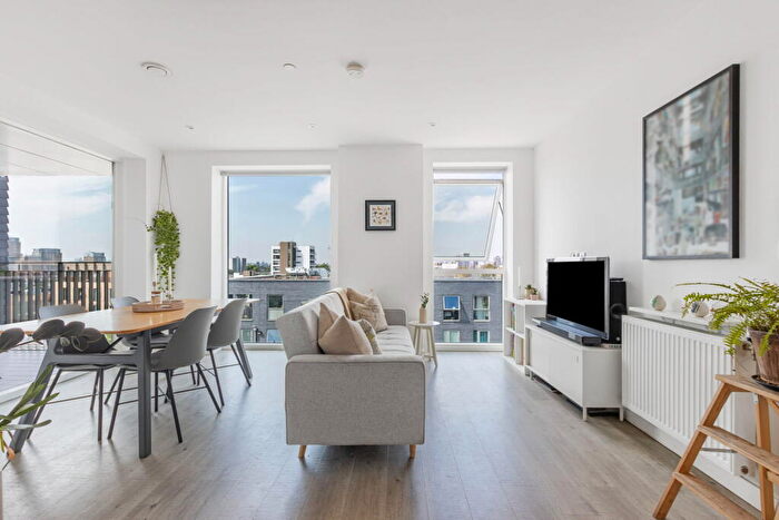 2 Bedroom Apartment For Sale In Explorers Wharf, E14