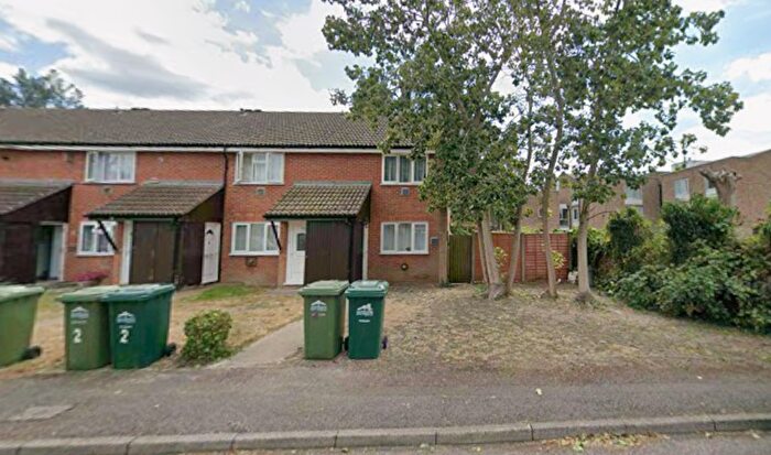 2 Bedroom Maisonette For Sale In Westland Close, Staines-Upon-Thames, TW19