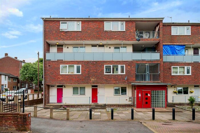 5 Bedroom Flat To Rent In Kelyway House, Ewen Crescent, London, SW2