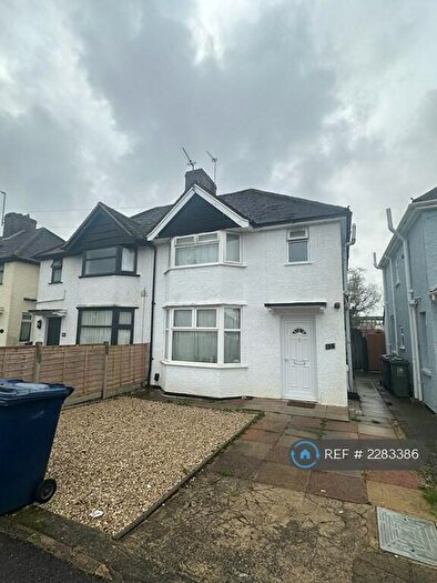 6 Bedroom Semi-Detached House To Rent In Cricket Road, Oxford, OX4