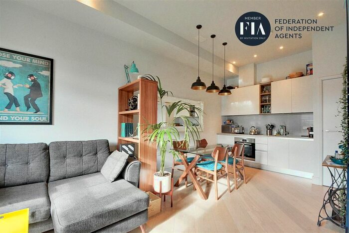 1 Bedroom Flat To Rent In The Market Building, Market Place, Brentford, TW8