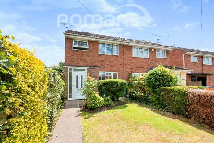 3 Bedroom Semi-Detached House To Rent In Firgrove Road, Yateley, GU46