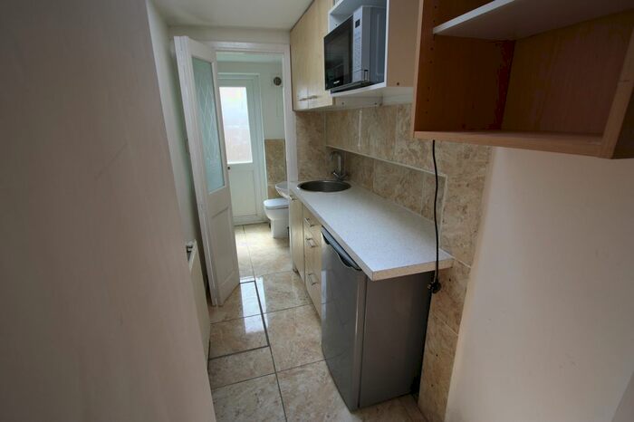 Studio To Rent In Lymington Close, Streatham/Norbury, SW16