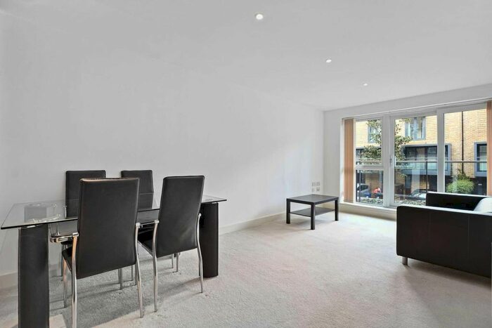 1 Bedroom Flat To Rent In Bromyard Avenue, Acton, W3