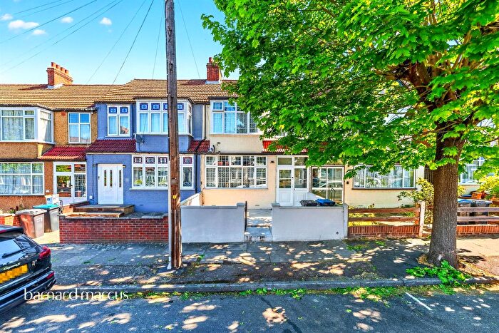4 Bedroom Terraced House For Sale In Avenue Road, London, SW16