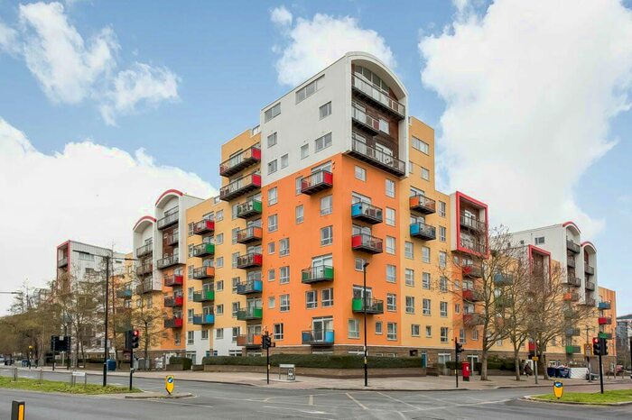 3 Bedroom Flat To Rent In Holly Court, John Harrison Way, London, SE10