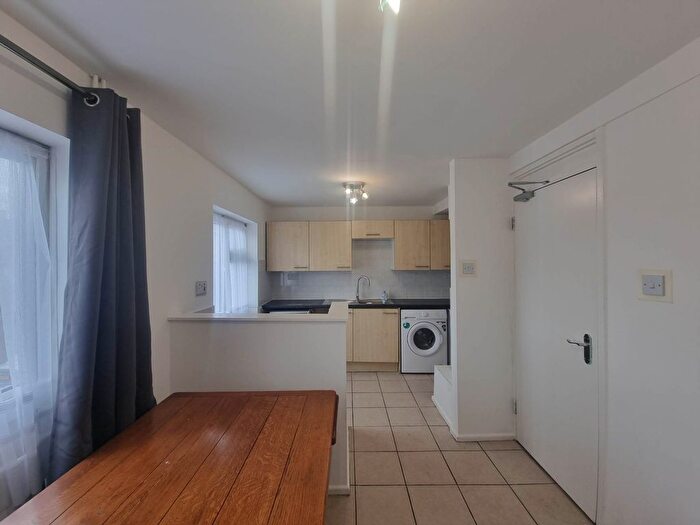 4 Bedroom Maisonette To Rent In Wood Common, Hatfield, AL10