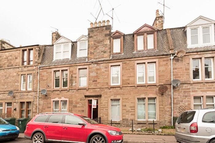 2 Bedroom Flat To Rent In Ballantine Place, Perth, PH1
