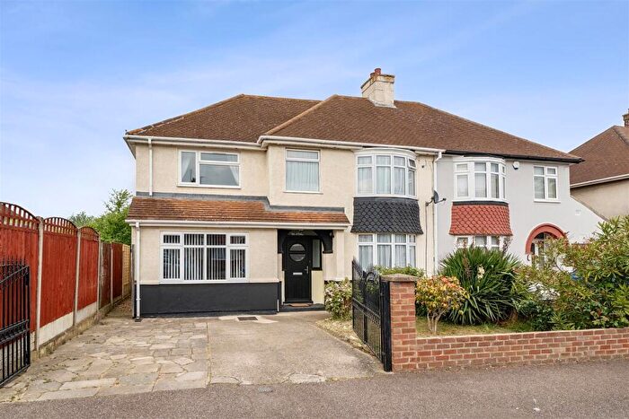 5 Bedroom Semi Detached House For Sale In Gloucester Road, Bedford, MK42
