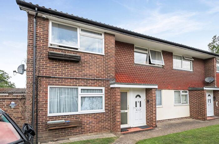 2 Bedroom Maisonette For Sale In Raleigh Court, Stanley Park, Wallington, SM6