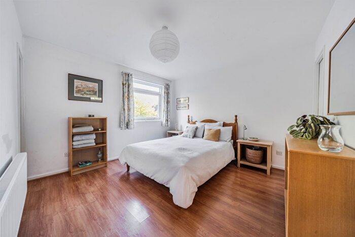 3 Bedroom Flat For Sale In John Ruskin Street, London, SE5