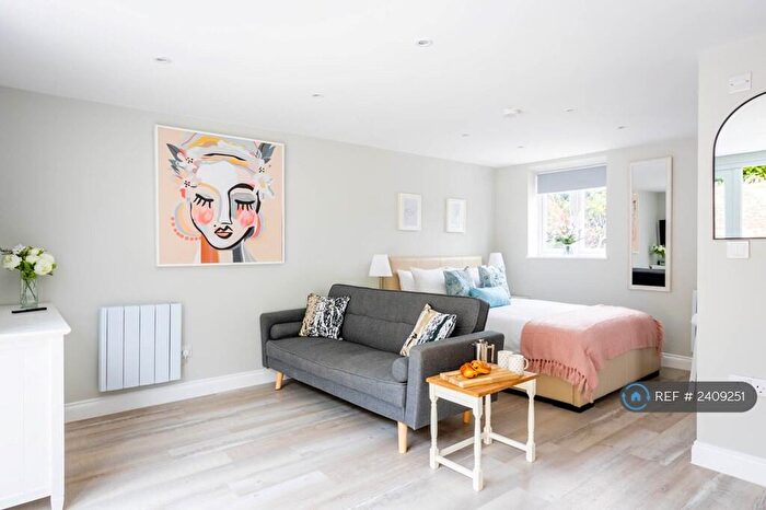 Studio To Rent In Lansdown, Bath, BA1