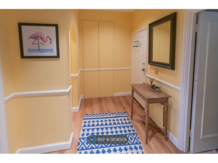 2 Bedroom Flat To Rent In Earls Court Square, London, SW5