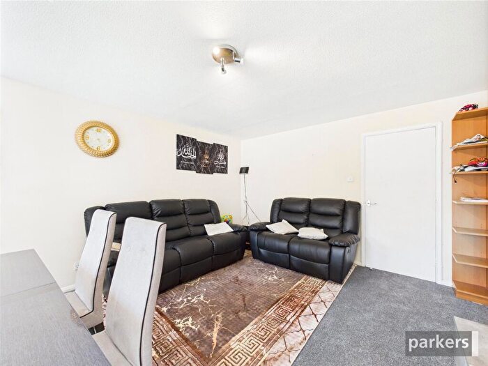 2 Bedroom Apartment For Sale In Westcote Road, Reading, Berkshire, RG30