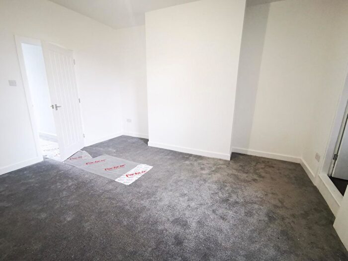 2 Bedroom Flat To Rent In Bensham Crescent, Gateshead, NE8