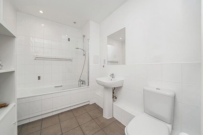 1 Bedroom Flat For Sale In Jacks Farm Way, London, E4