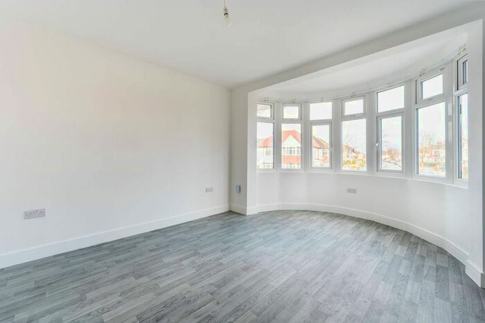 Studio To Rent In Headstone Gardens, Harrow, HA2