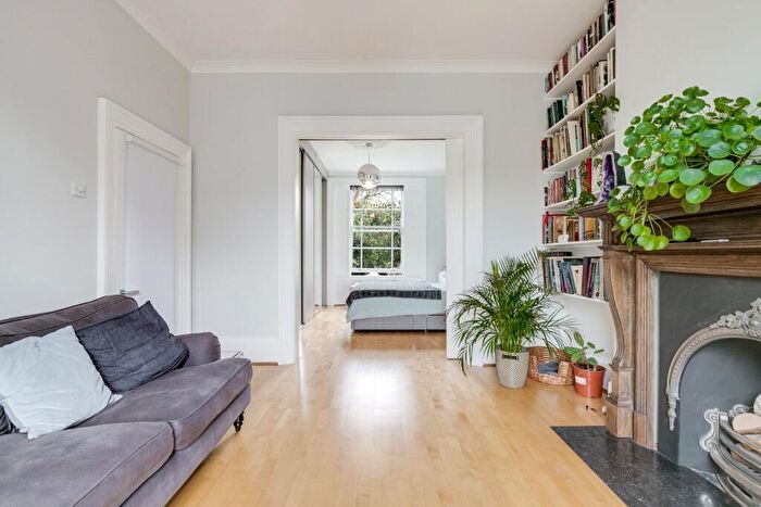 5 Bedroom Semi-Detached House For Sale In Rochester Square, Camden, NW1 - Photo 6