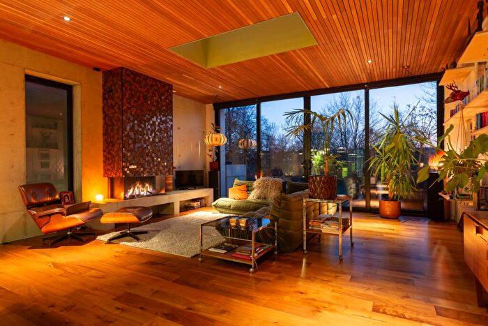 3 Bedroom Detached House To Rent In Preston Park Avenue, Brighton, BN1