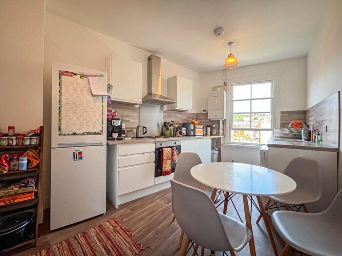 2 Bedroom Maisonette To Rent In Britannia Buildings, Merchants Road, Hotwells, Bristol, BS8