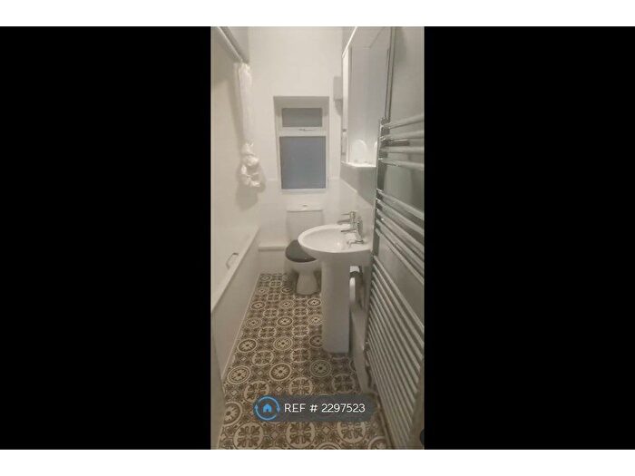 1 Bedroom Flat To Rent In Curtis Street, Swindon, SN1