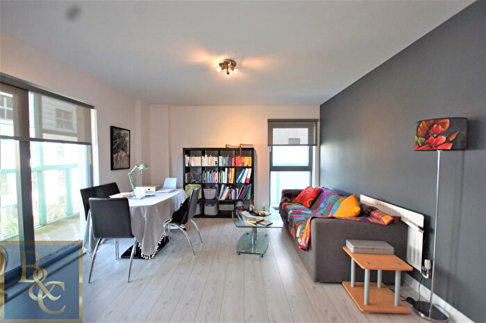 1 Bedroom Apartment To Rent In Oval Road, Camden, NW1