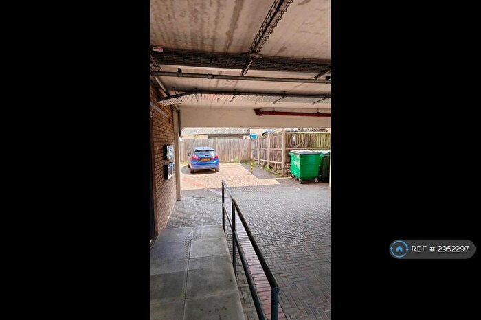 2 Bedroom Flat To Rent In Aspen Court, Sutton, SM1