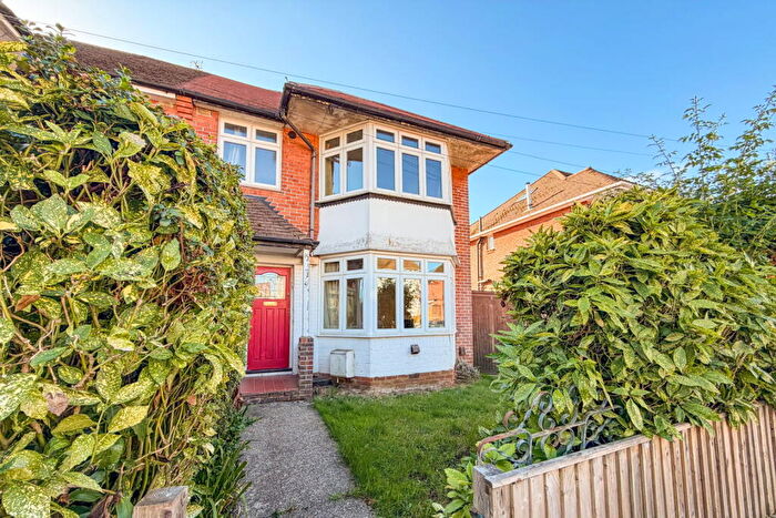 3 Bedroom Semi-Detached House For Sale In Branksome Avenue, Southampton, SO15