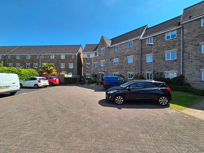 2 Bedroom Flat To Rent In Vale View, Mossley, OL5