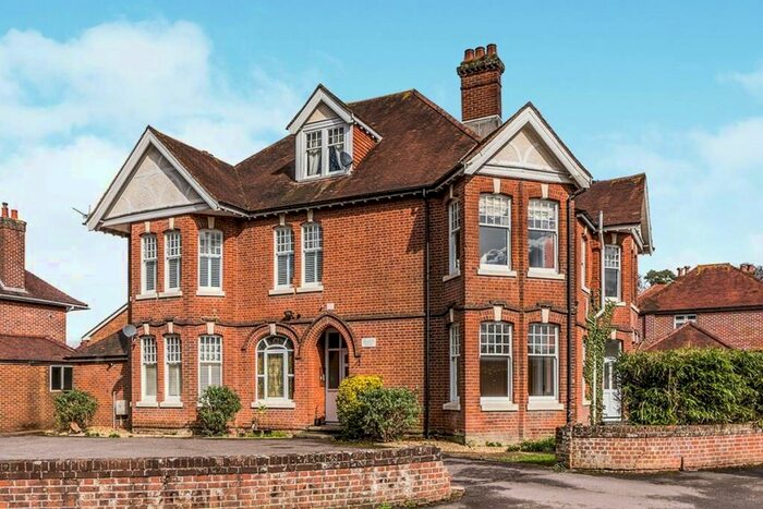 2 Bedroom Flat To Rent In Redlands Drive, Southampton, SO19