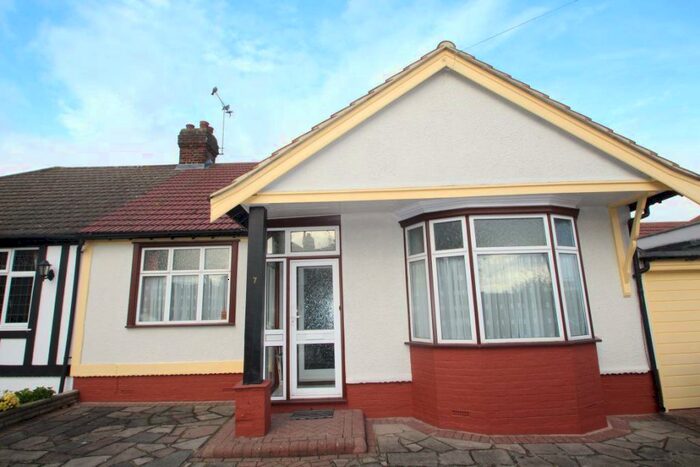 3 Bedroom Bungalow To Rent In Loudoun Avenue Barkingside, IG6