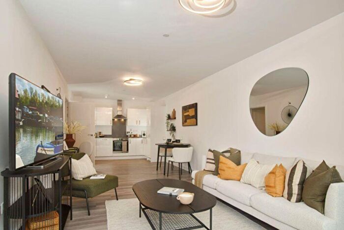 1 Bedroom Apartment For Sale In Overgate, Milton Keynes, Buckinghamshire, MK9