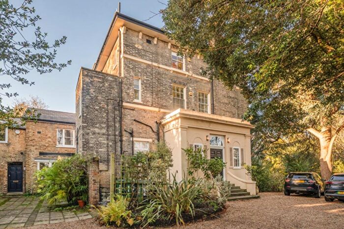 3 Bedroom Flat For Sale In The Glebe, London, SE3