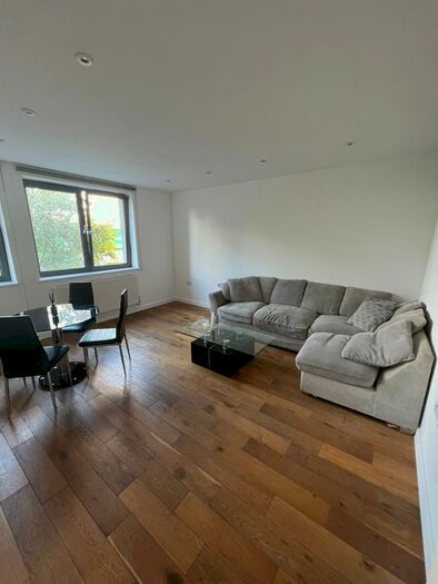 2 Bedroom Flat To Rent In Edgware Road, London, NW2