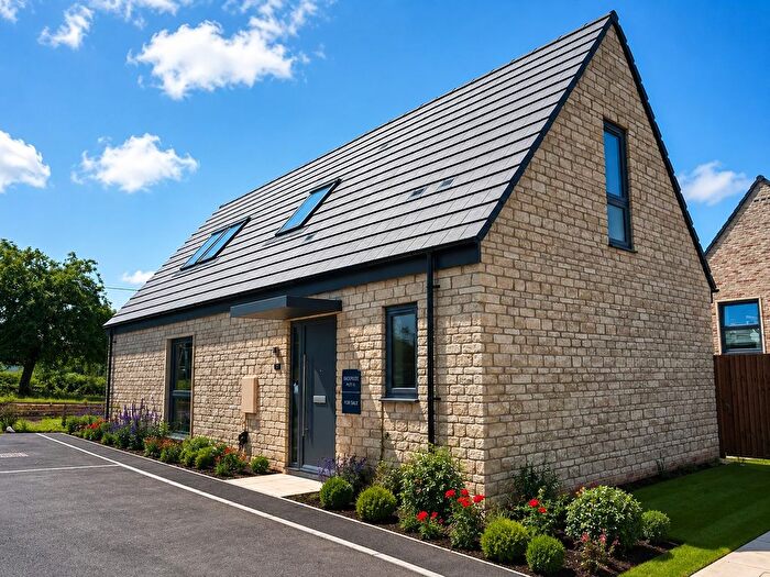 2 Bedroom Detached House For Sale In Swindon Road, Highworth, Swindon, SN6