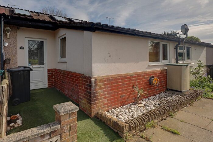 3 Bedroom Terraced House For Sale In Longwick, Basildon, SS16