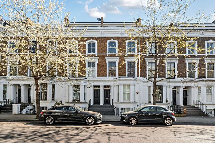 2 Bedroom Flat For Sale In Chesterton Road, London, W10