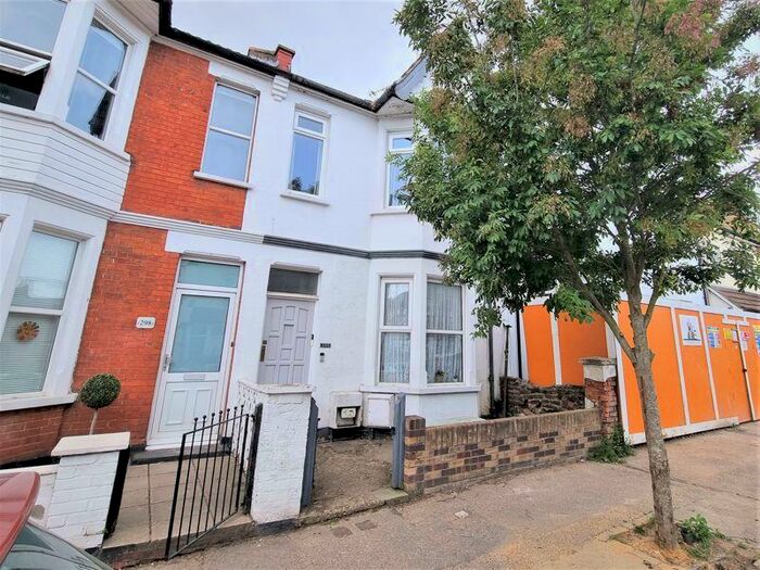 2 Bedroom Flat To Rent In Westborough Road, Westcliff-On-Sea, SS0