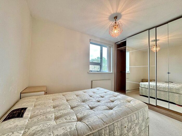 2 Bedroom Apartment To Rent In Auburn Mansions, Poole, BH12