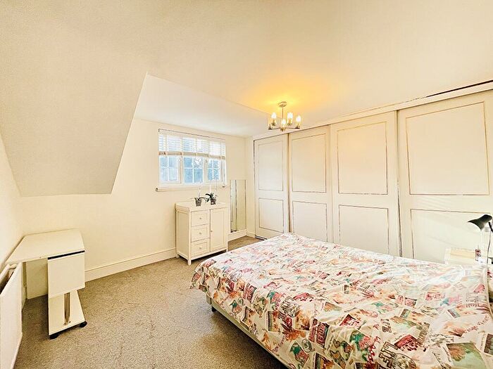 2 Bedroom Apartment To Rent In Southbridge Road, CR0